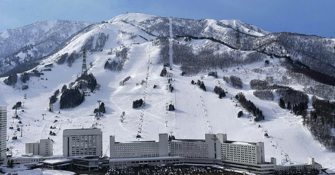 ลานสกีนาเอะบะ จังหวัดนีงาตะ (苗場スキー場)