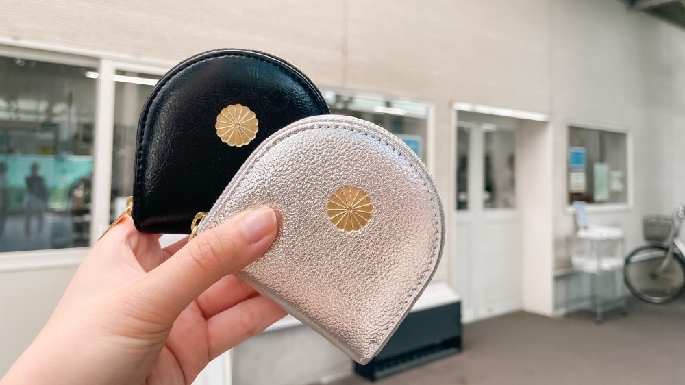 เที่ยวโตเกียวต้องไปตาม! กระเป๋าสตางค์วังหลวง ของฝากสุดเอ็กซ์คลูซีฟจากพระราชวัง