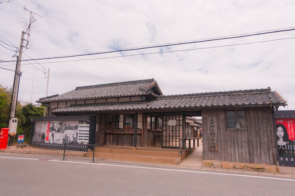 จุดถ่ายรูปสไตล์โชวะที่คุณห้ามพลาด พบกับหมู่บ้าน Twenty-Four Eyes ในเกาะโชโดชิม่า