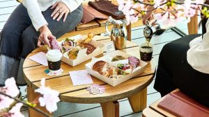 ไม่ต้องตื่นตี 5 ไปรอคิว! Starbucks Reserve Roastery Tokyo เปิดตัวแพ็กเกจจองที่นั่ง V.I.P ชมซากุระริมแม่น้ำเมกุโระ